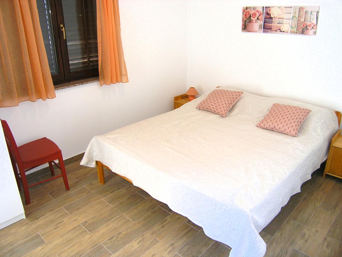 Apartman Braut Krk Town Bagian luar foto